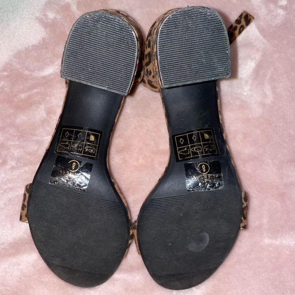 Cheetah Print Block Heel - Picture 7 of 7